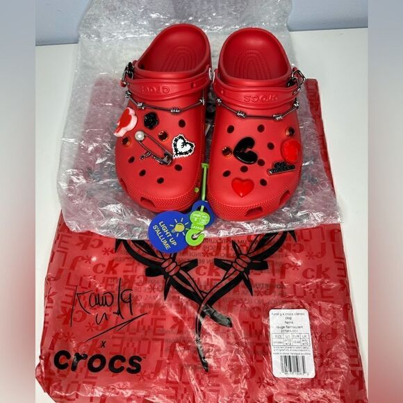 NWT Karol G x Crocs Collab Classic Clog Mens 10 / Women’s 12 Light Up - Picture 4 of 7